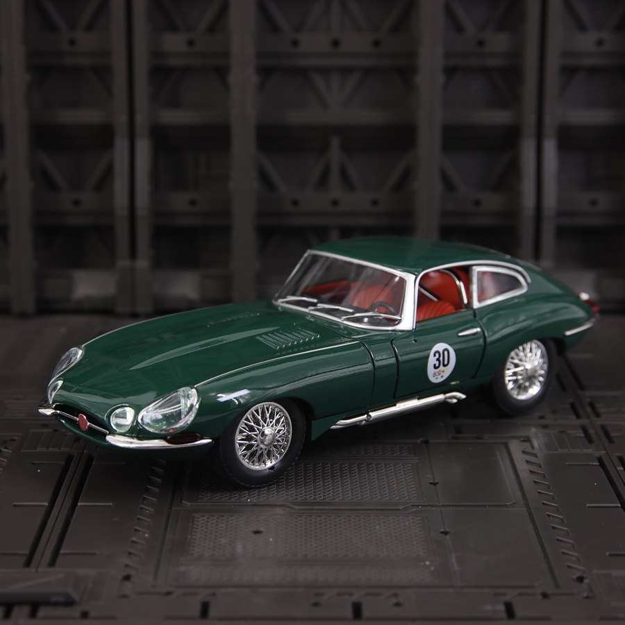 1: 24 ölçekli simülasyon Jagua - Car Care incelemesi ve fiyatı
